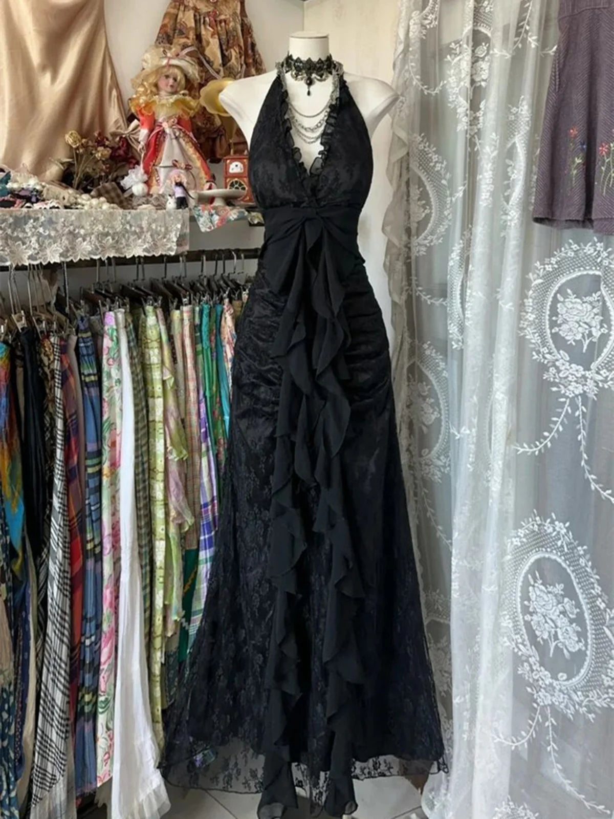 Black Lace V-neckline A-line Halter Full Of Charm Prom Dress