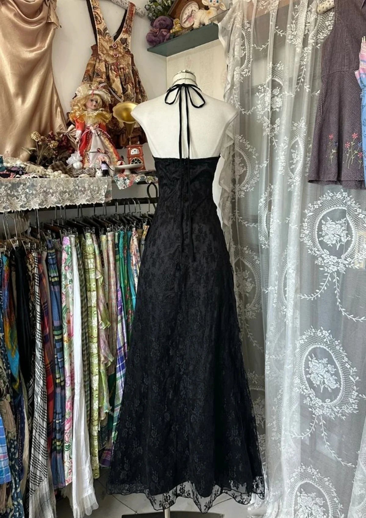 Black Lace V-neckline A-line Halter Full Of Charm Prom Dress