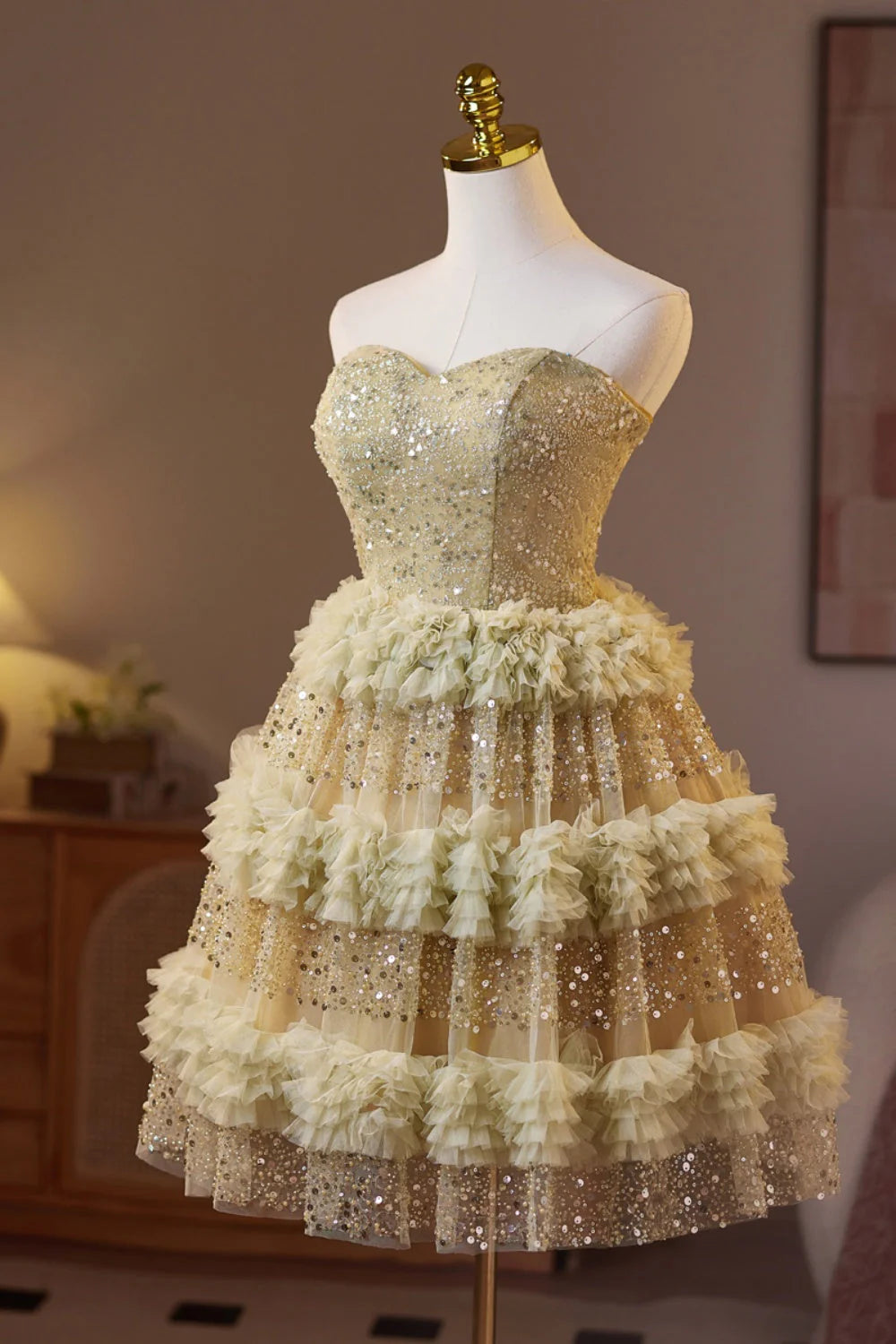 Strapless Beaded and Sequin Ruffle Short Unique Design Full Of Charm Homecoming Dresses