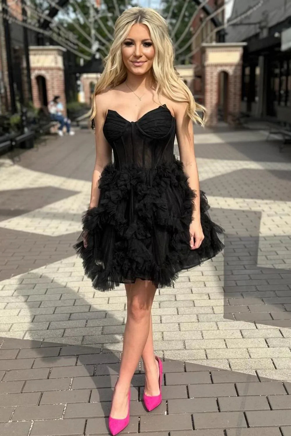 Black A-Line Strapless Short Tulle Homecoming Dress