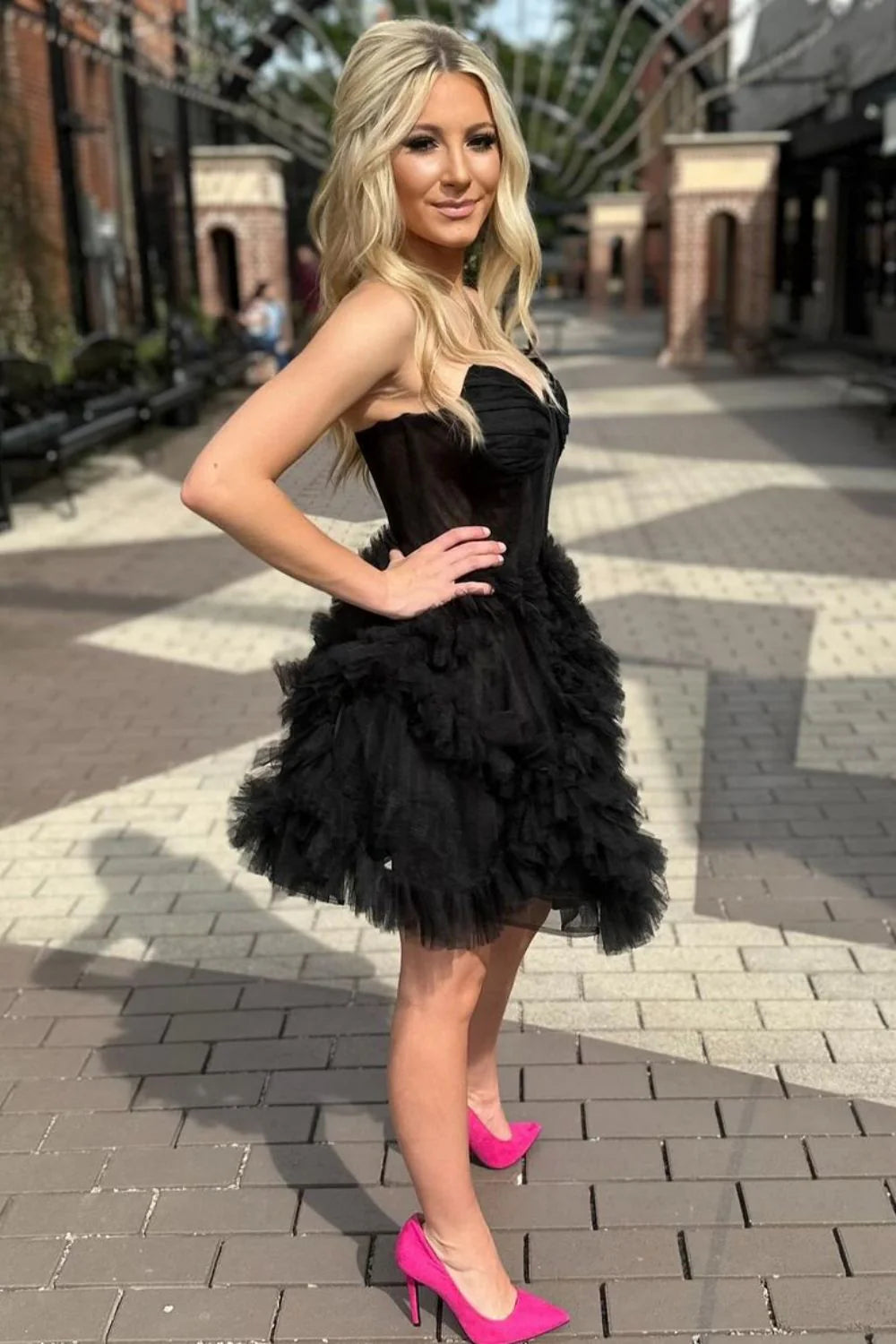 Black A-Line Strapless Short Tulle Homecoming Dress