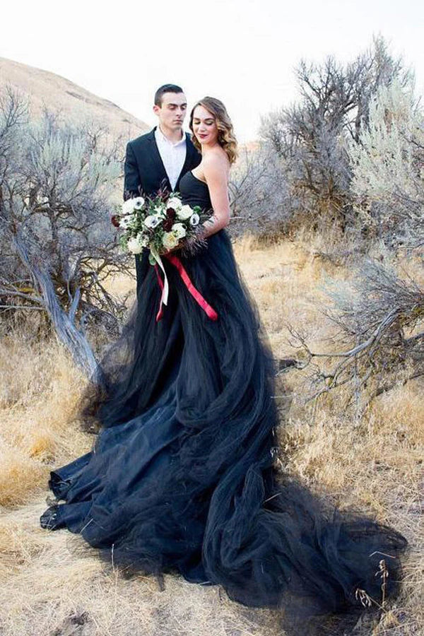 Black Gothic Wedding Dresses A-Line Sleeveless With Train