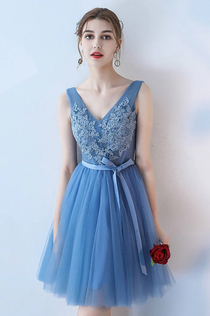 Charming Dusty Blue Tulle A-line V Neck Sleeveless Lace Applique Satin Sash Corset Back Mini Homecoming Dresses