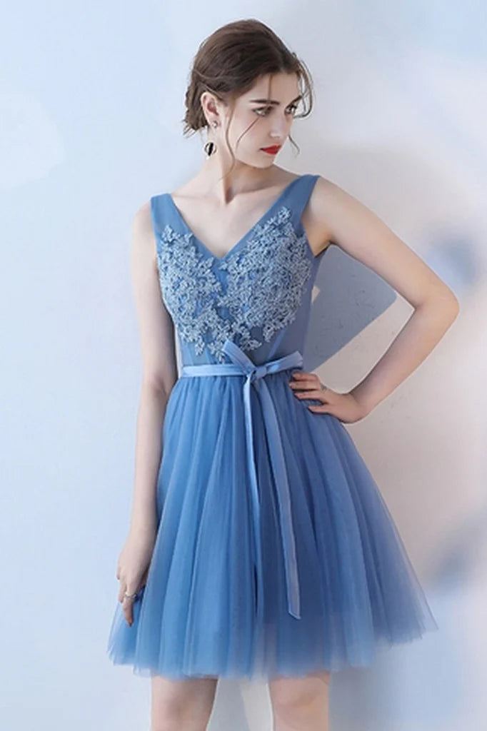 Charming Dusty Blue Tulle A-line V Neck Sleeveless Lace Applique Satin Sash Corset Back Mini Homecoming Dresses