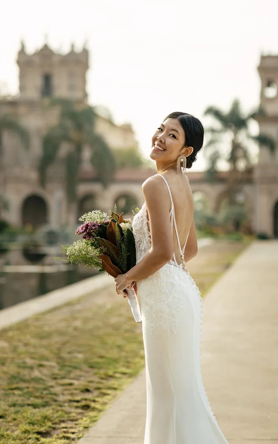 Charming Beach Lace Satin Mermaid Sweetheart Spaghetti Strap Open Back Floor-Length Wedding Dresses