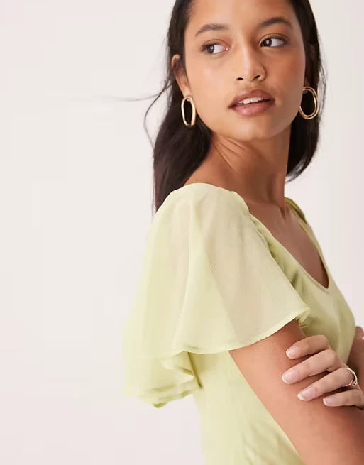 Charming Chiffon Sheath Scoop Neck Flutter Sleeve Scoop Back Mini Homecoming Dresses