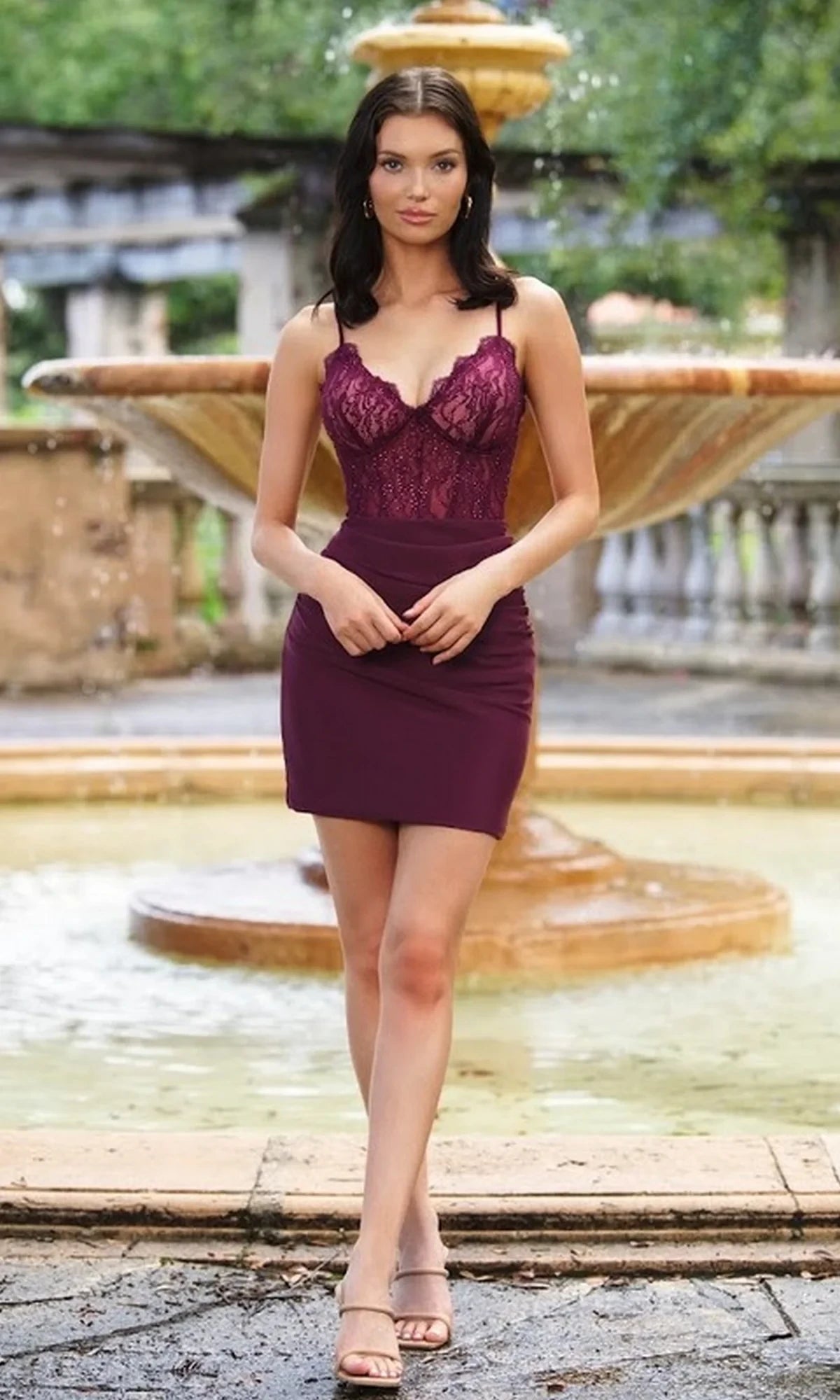 Charming Lace Sheath Sweetheart Spaghetti Strap Criss-Cross Back Mini Homecoming Dresses