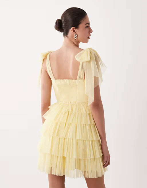 Charming Tulle A-Line Sweetheart Shoulder Tie Straps Smocked Back Mini Homecoming Dresses
