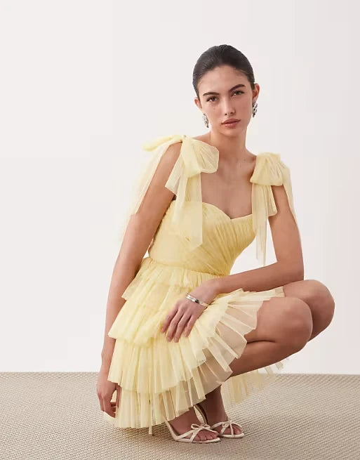 Charming Tulle A-Line Sweetheart Shoulder Tie Straps Smocked Back Mini Homecoming Dresses