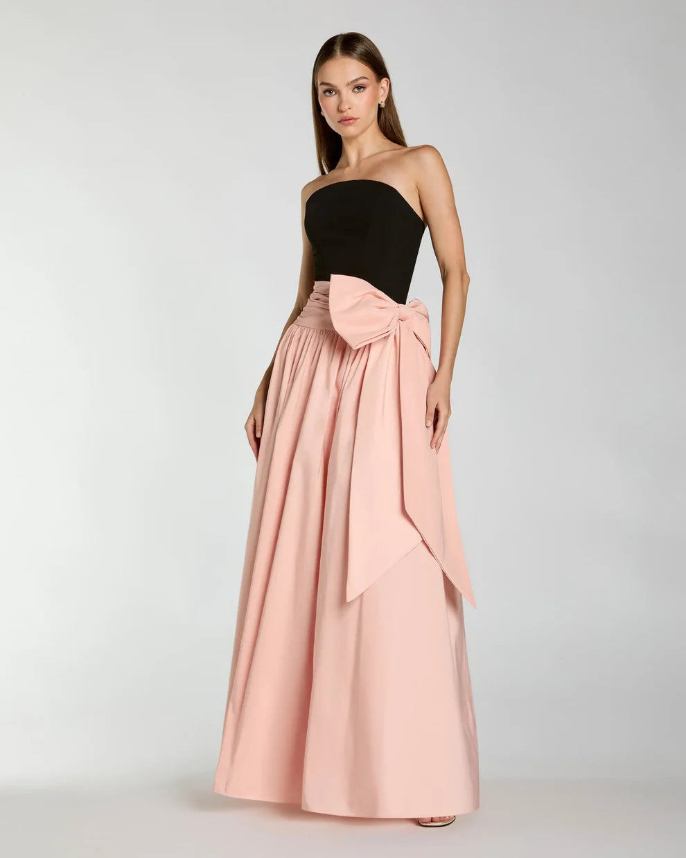 Chic Two-Tone A-Line Gown Strapless Sleeveless Zipper Back Floor-Length Evening Dresses