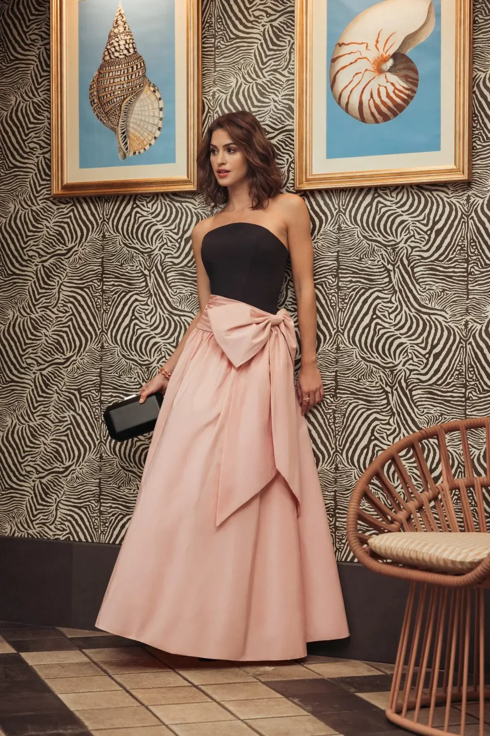 Chic Two-Tone A-Line Gown Strapless Sleeveless Zipper Back Floor-Length Evening Dresses