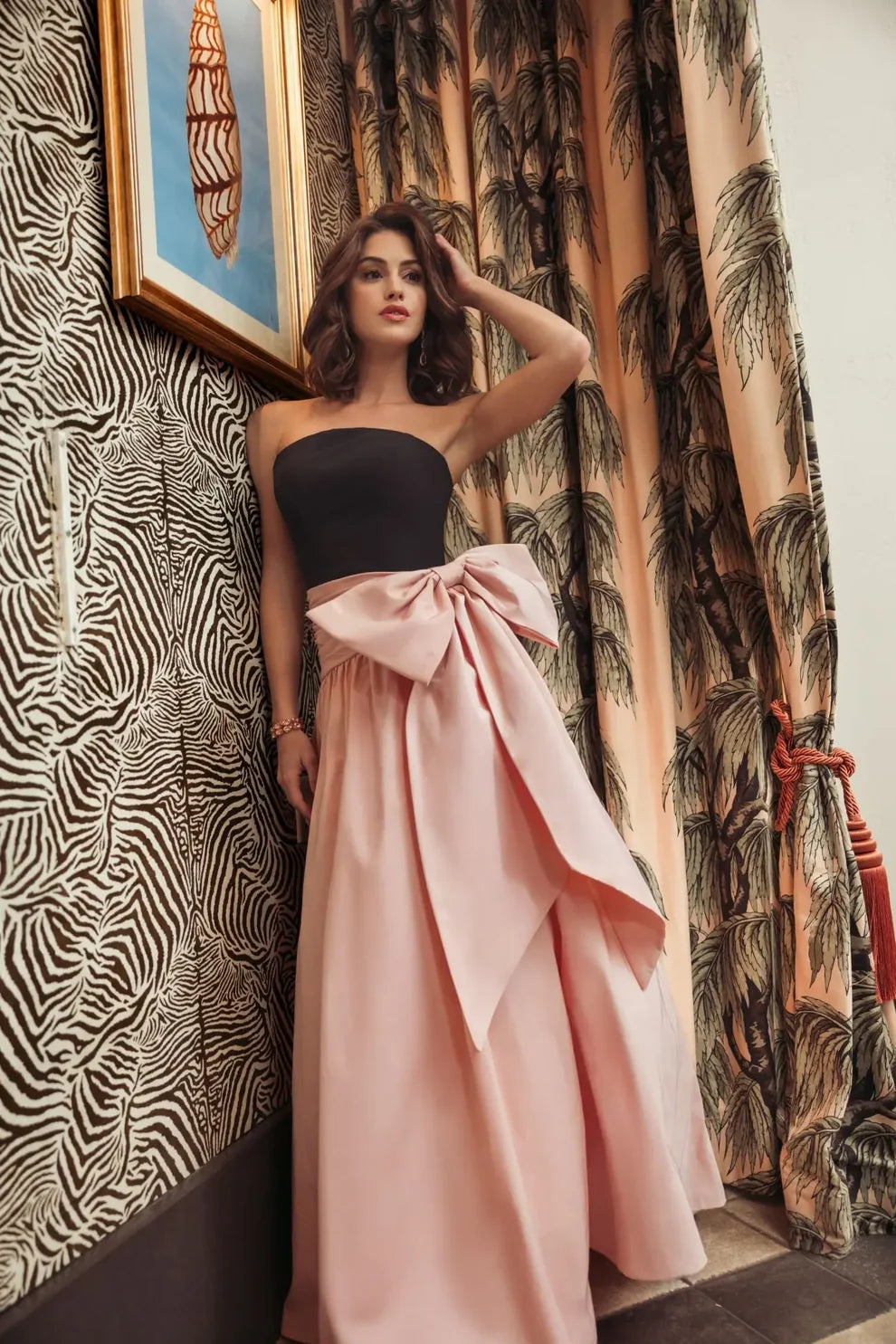 Chic Two-Tone A-Line Gown Strapless Sleeveless Zipper Back Floor-Length Evening Dresses