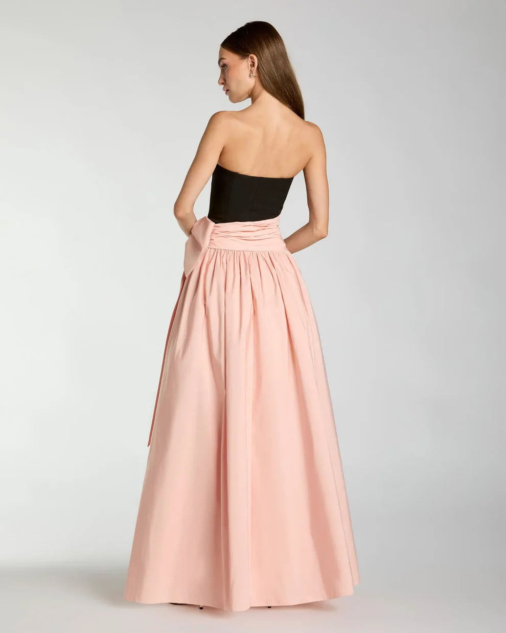 Chic Two-Tone A-Line Gown Strapless Sleeveless Zipper Back Floor-Length Evening Dresses