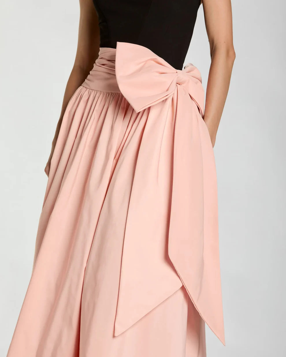 Chic Two-Tone A-Line Gown Strapless Sleeveless Zipper Back Floor-Length Evening Dresses