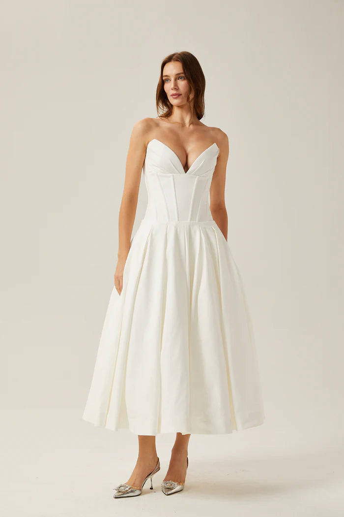 Chic White ALine Strapless Sweetheart Back Zip Tea Length Evening Dresses