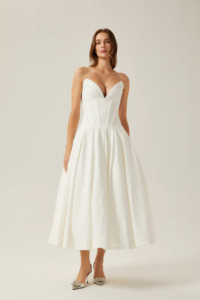 Chic White ALine Strapless Sweetheart Back Zip Tea Length Evening Dresses