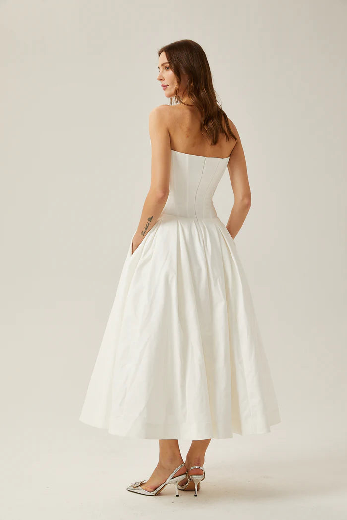 Chic White ALine Strapless Sweetheart Back Zip Tea Length Evening Dresses