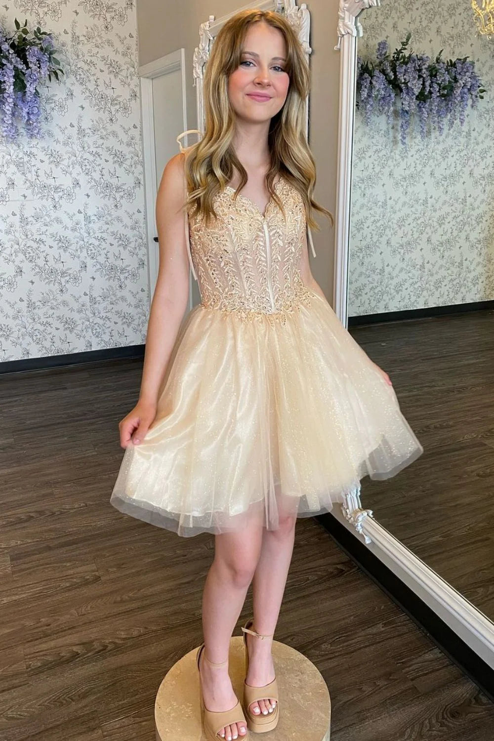 Chic A-Line V-Nwck Short Homecoming Dress Unique Design Homecoming Dress