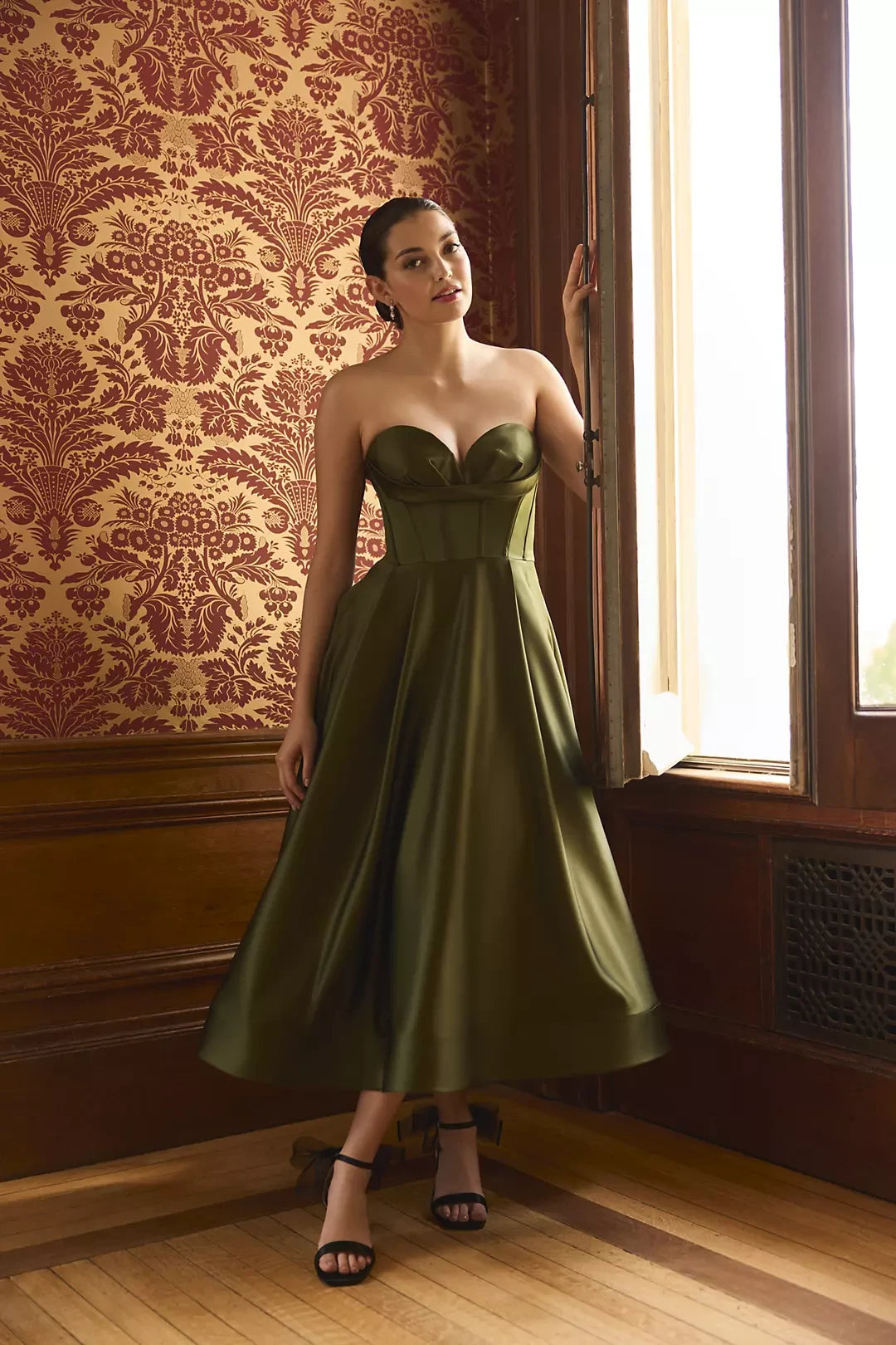 Chic Satin A-Line Sweetheart Sleeveless Zipper Back Midi Length Mother of the Bride Dresses