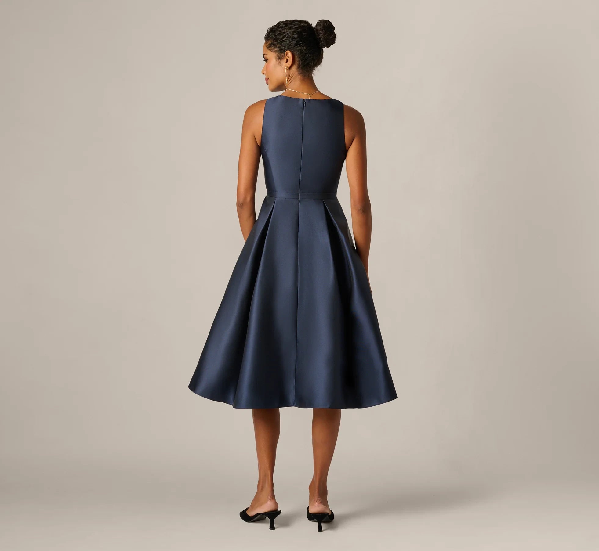 Chic Satin A-Line V-Neck Sleeveless High Back Tea-Length Mother of the Bride Dresses