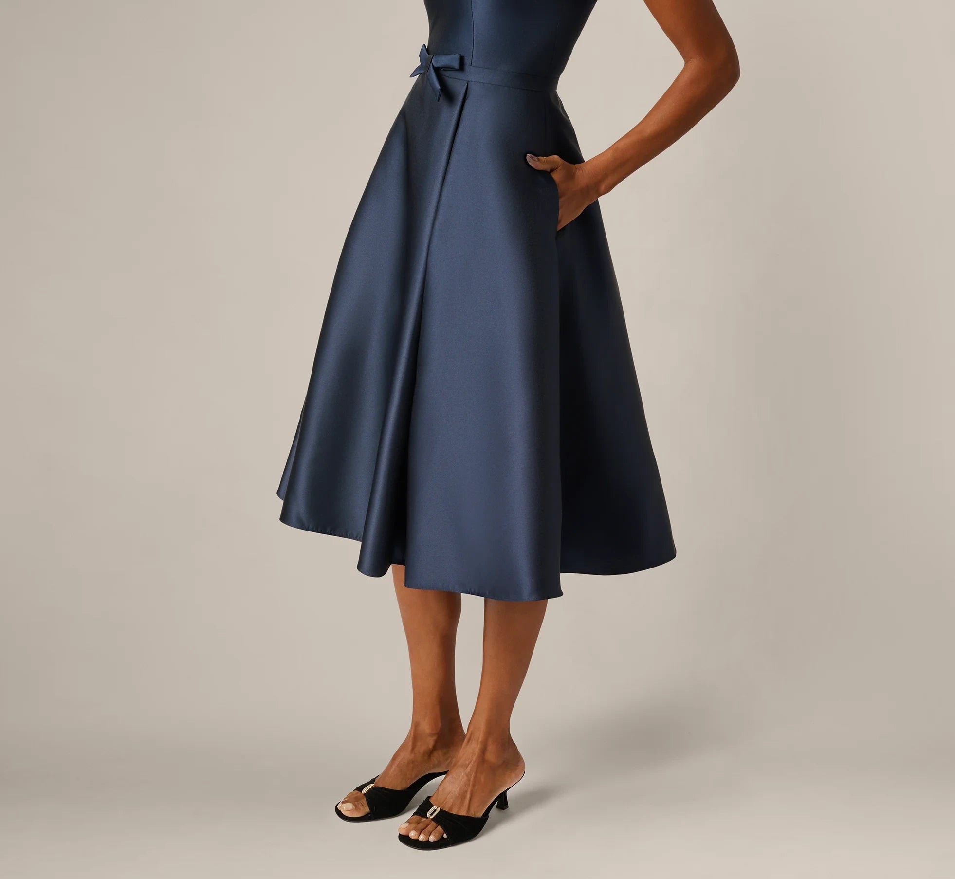 Chic Satin A-Line V-Neck Sleeveless High Back Tea-Length Mother of the Bride Dresses