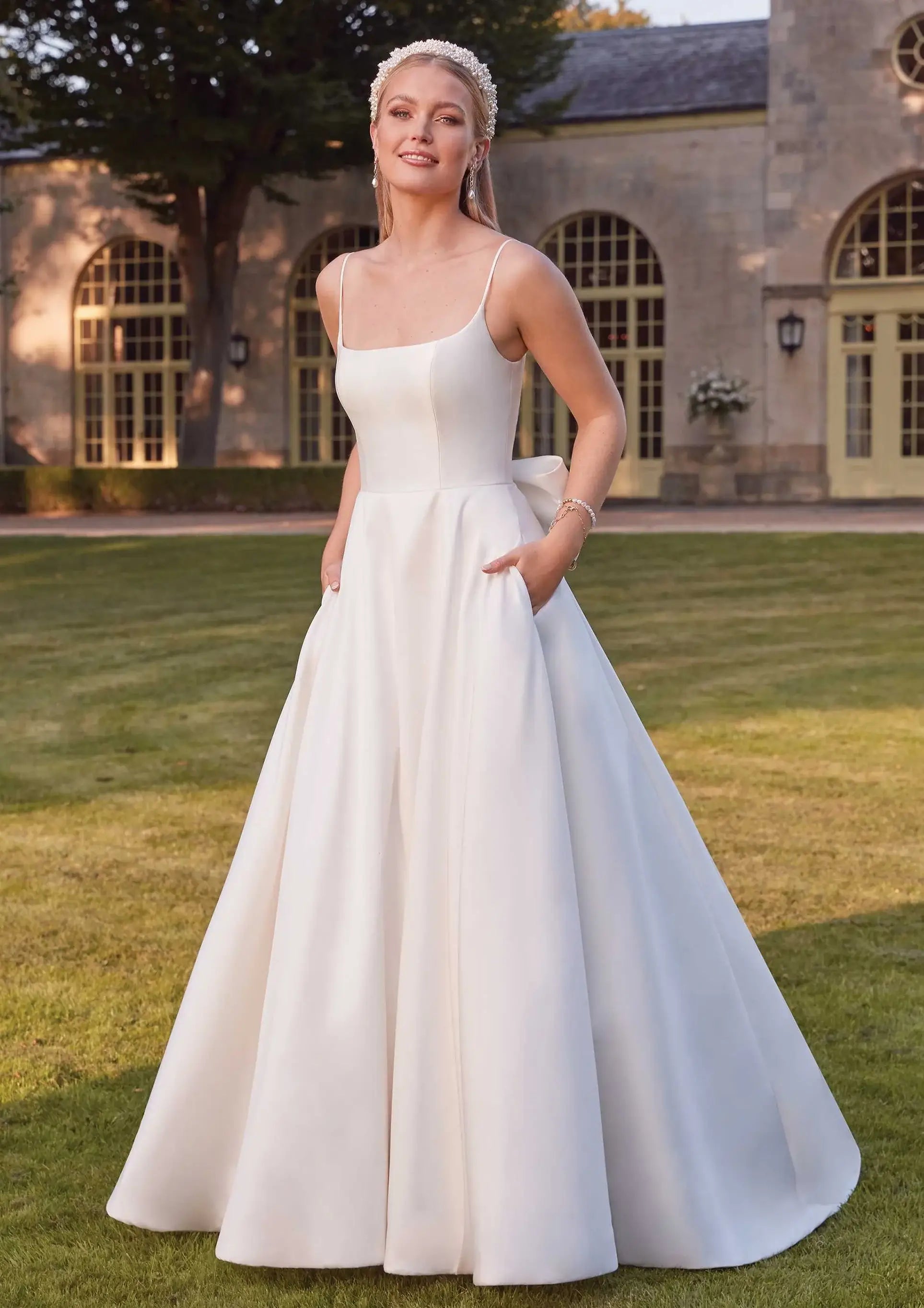 Chic Simple Satin A-Line Square Neck Sleeveless Open Back Bow Floor-Length Wedding Dresses