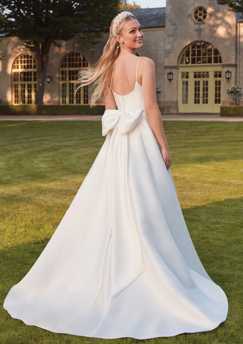 Chic Simple Satin A-Line Square Neck Sleeveless Open Back Bow Floor-Length Wedding Dresses