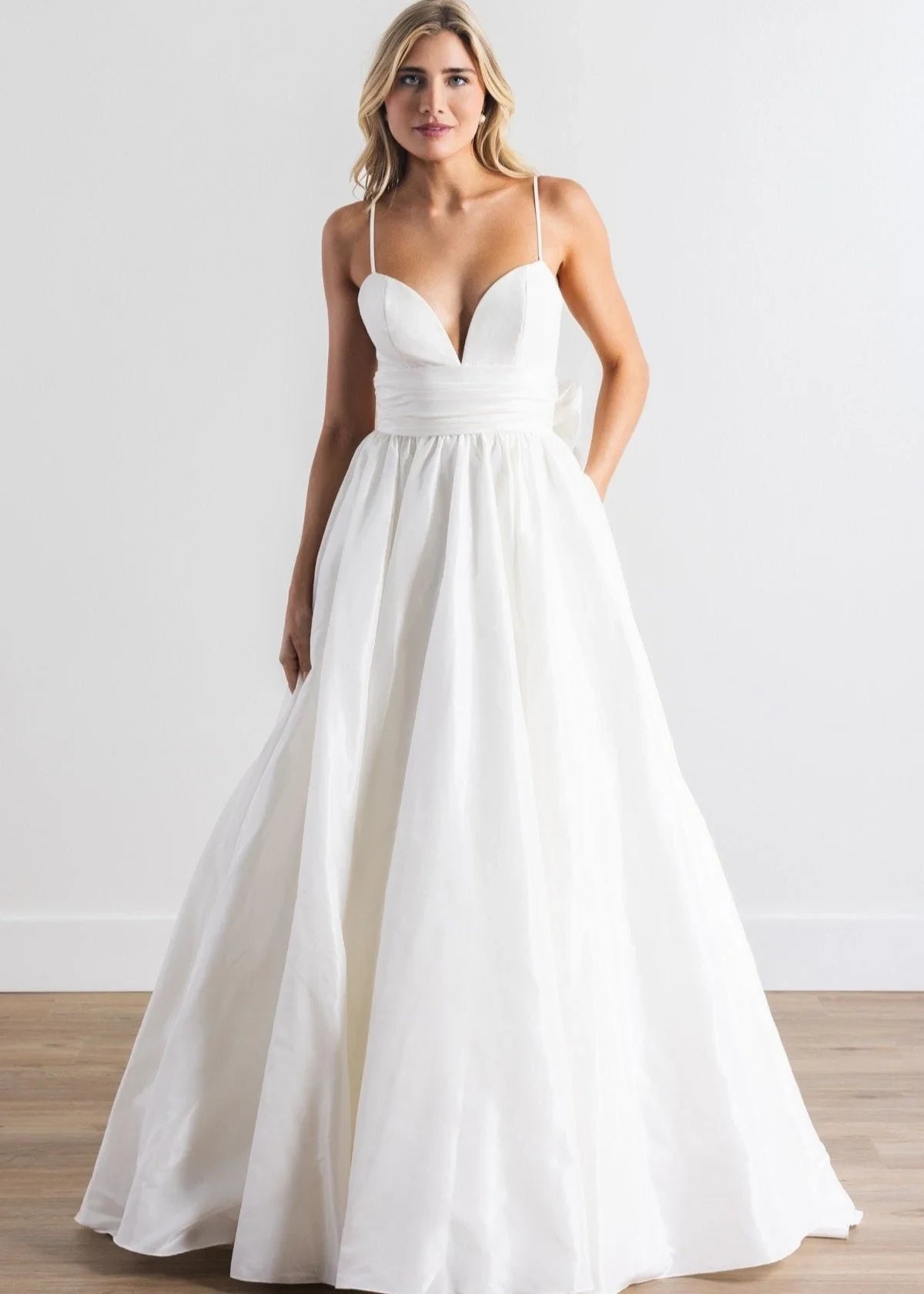 Chic Simple Satin A-Line Sweetheart Spaghetti Strap Open Back Bow Floor-Length Wedding Dresses