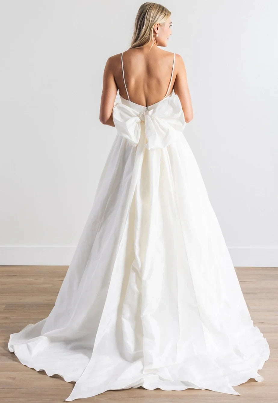 Chic Simple Satin A-Line Sweetheart Spaghetti Strap Open Back Bow Floor-Length Wedding Dresses
