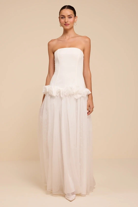 Chic Simple Tulle A-Line Strapless Sleeveless Zipper Back Floor-Length Wedding Dresses