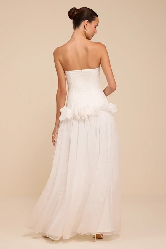 Chic Simple Tulle A-Line Strapless Sleeveless Zipper Back Floor-Length Wedding Dresses