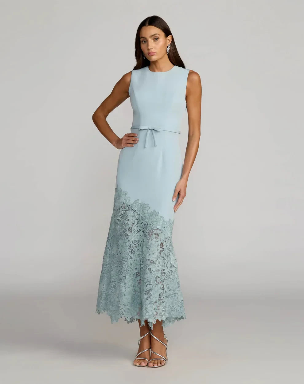 Chic Two-Tone Lace Sheath Round Neck Sleeveless Belted High Back Midi Evening Dresses