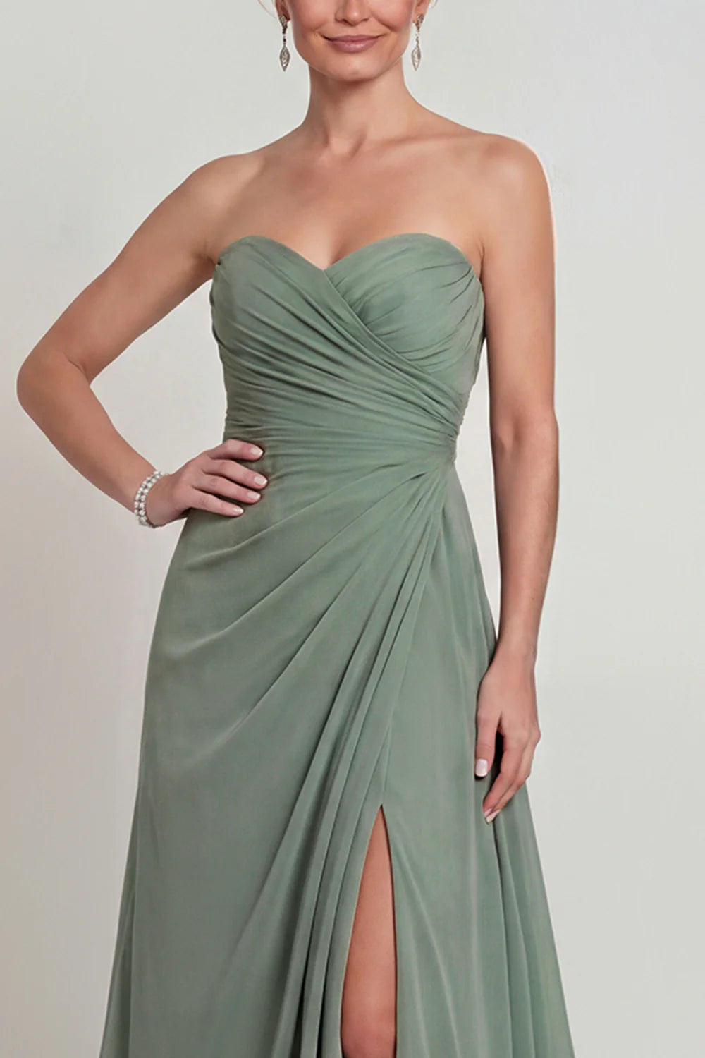 Elegant A-line Mother of the Bride Dress Strapless Sweetheart Neck Sleeveless Open Back Floor Length