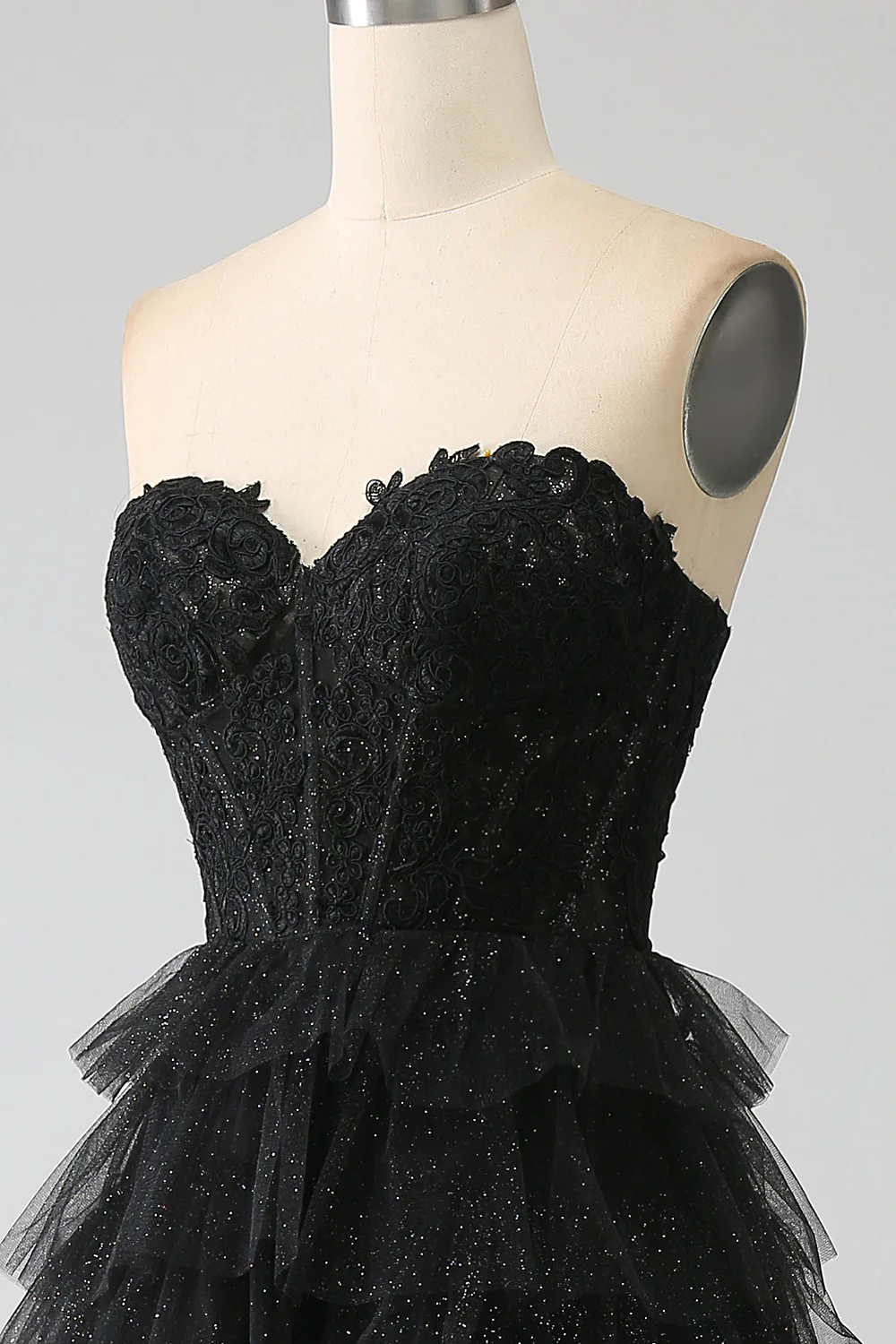 Elegant Ball Gown Sweetheart Strapless Lace Bodice Tiered Tulle Train Evening Dress