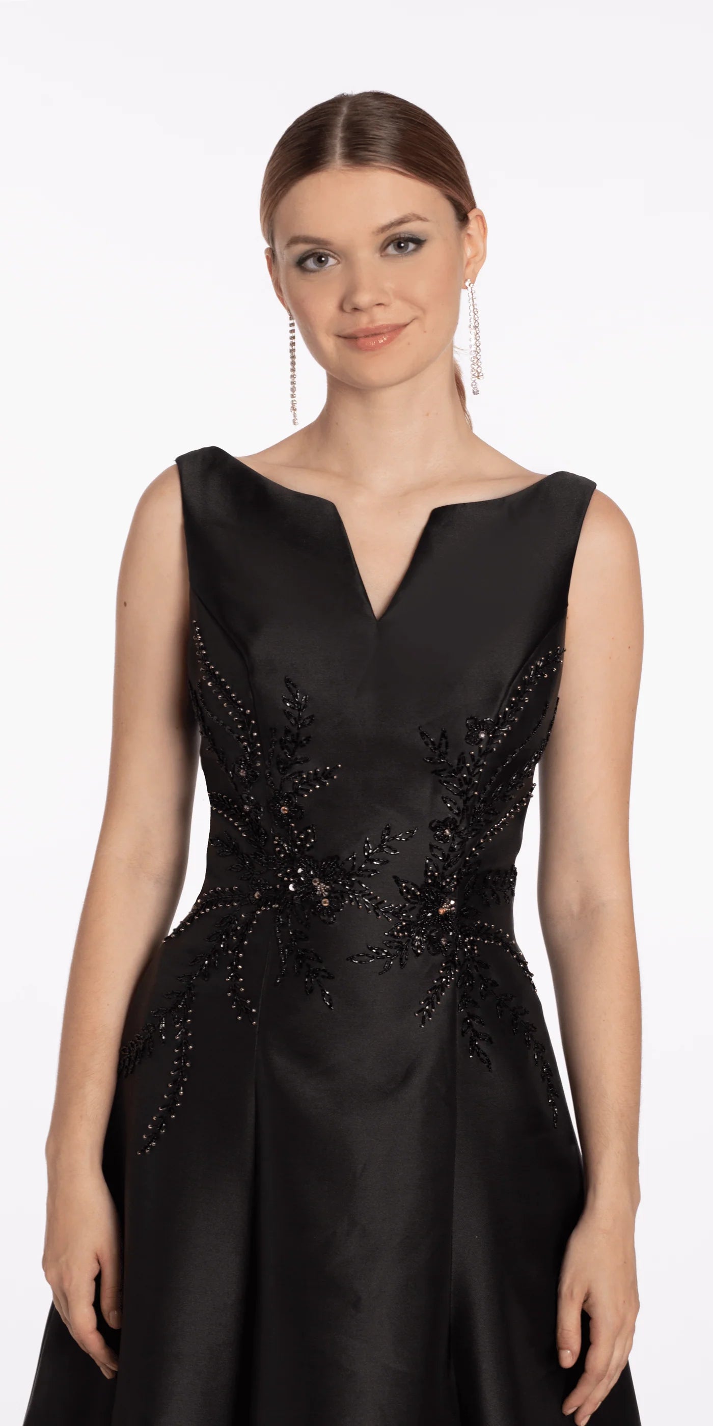 Elegant Ball Gown V-Neck Sleeveless Beaded Floral Appliqué Back Train Evening Dresses
