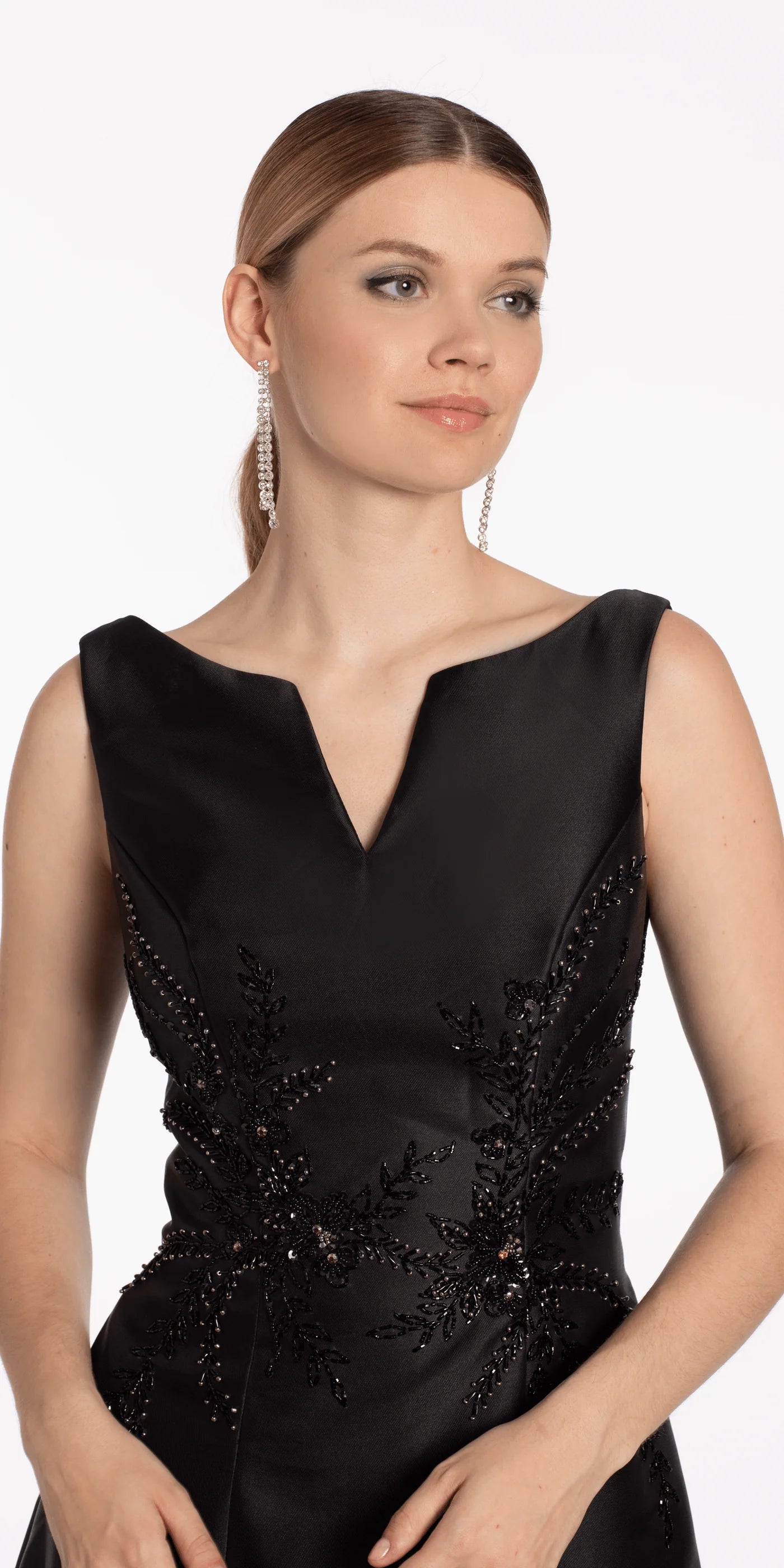 Elegant Ball Gown V-Neck Sleeveless Beaded Floral Appliqué Back Train Evening Dresses