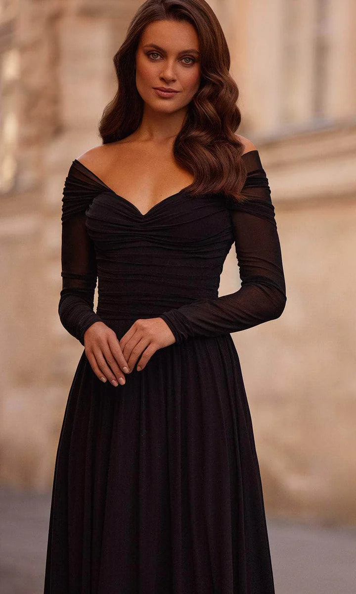 Elegant Black Mesh A-Line Off-the-Shoulder Sweetheart Neck Long Sleeve Mother of the Bride Dresses