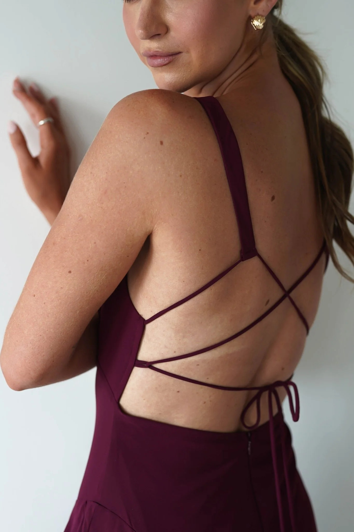 Elegant Burgundy Chiffon V-Neck Lace-Up Back Tiered Ruffle Midi Evening Dresses