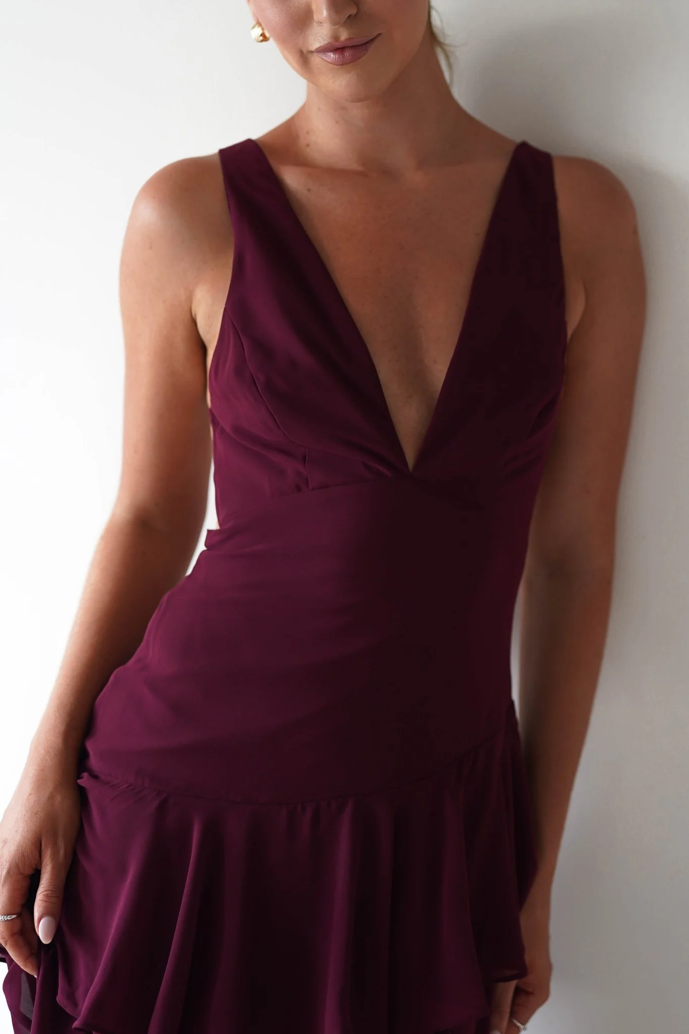Elegant Burgundy Chiffon V-Neck Lace-Up Back Tiered Ruffle Midi Evening Dresses