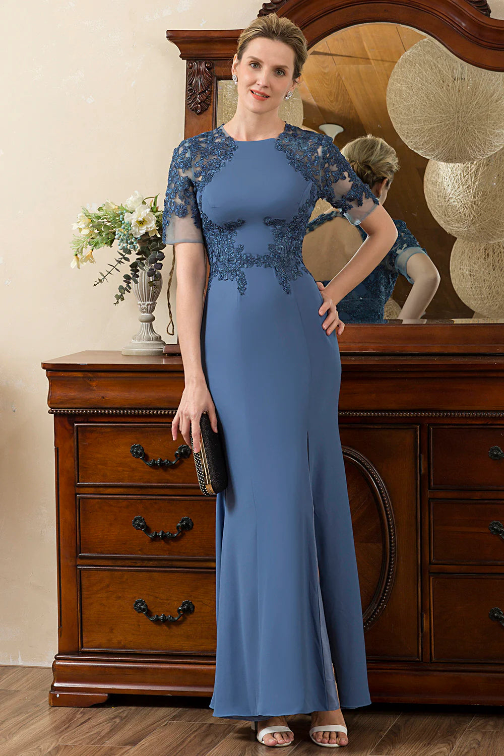 Elegant Dusty Blue Mermaid Short Sleeve Lace Applique Side Split Floor-Length Mother of the Bride Dress