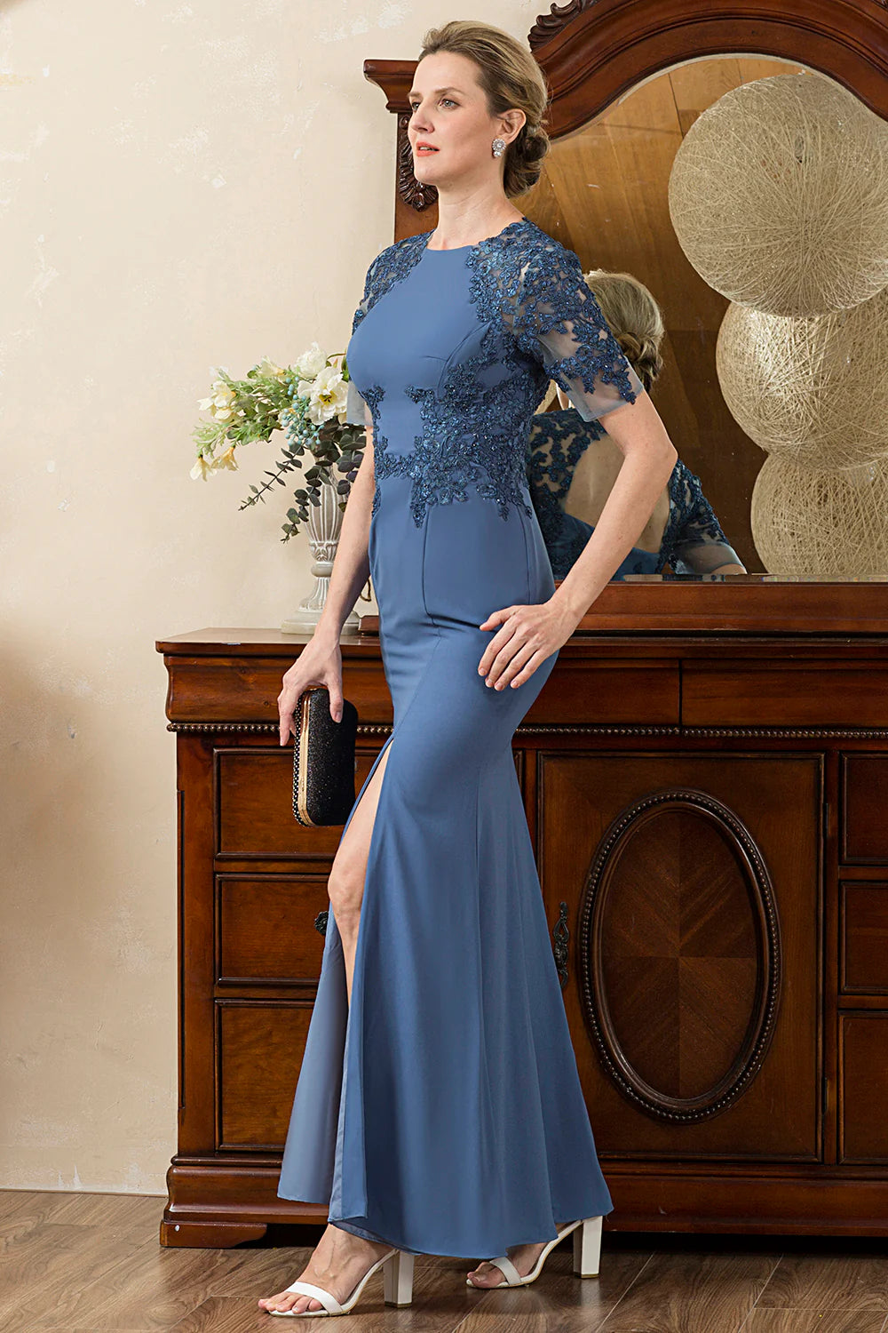 Elegant Dusty Blue Mermaid Short Sleeve Lace Applique Side Split Floor-Length Mother of the Bride Dress