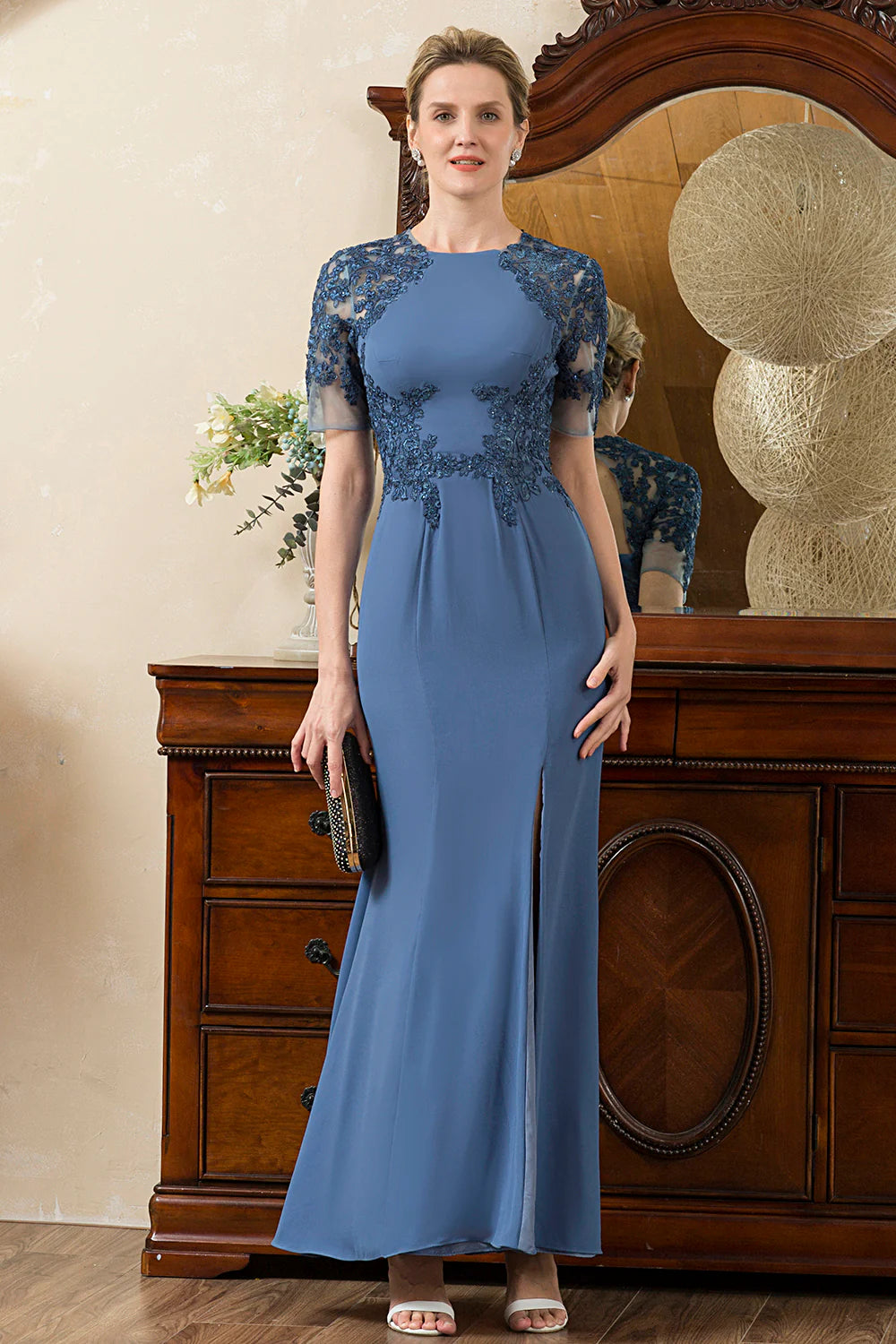 Elegant Dusty Blue Mermaid Short Sleeve Lace Applique Side Split Floor-Length Mother of the Bride Dress