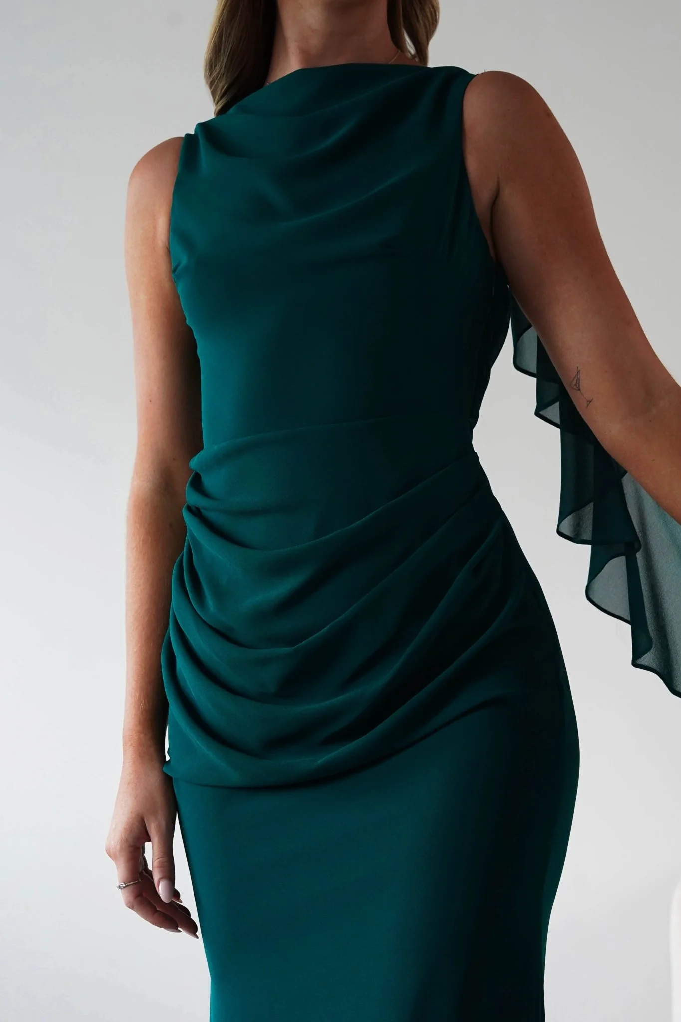 Elegant Emerald Chiffon Cowl Neck Ruched Ruffle Back Mermaid Evening Dresses