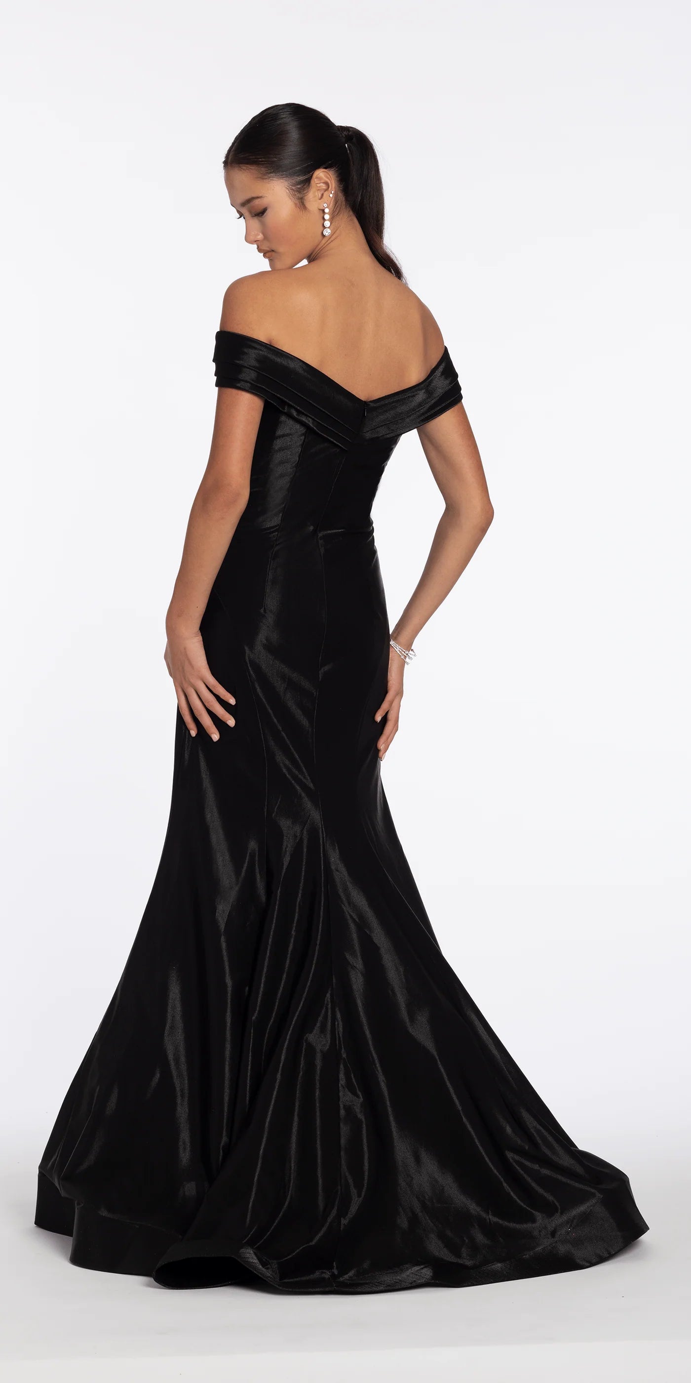Elegant Evening Dress with Off-the-Shoulder Neckline, Draped Bodice and Mermaid Train