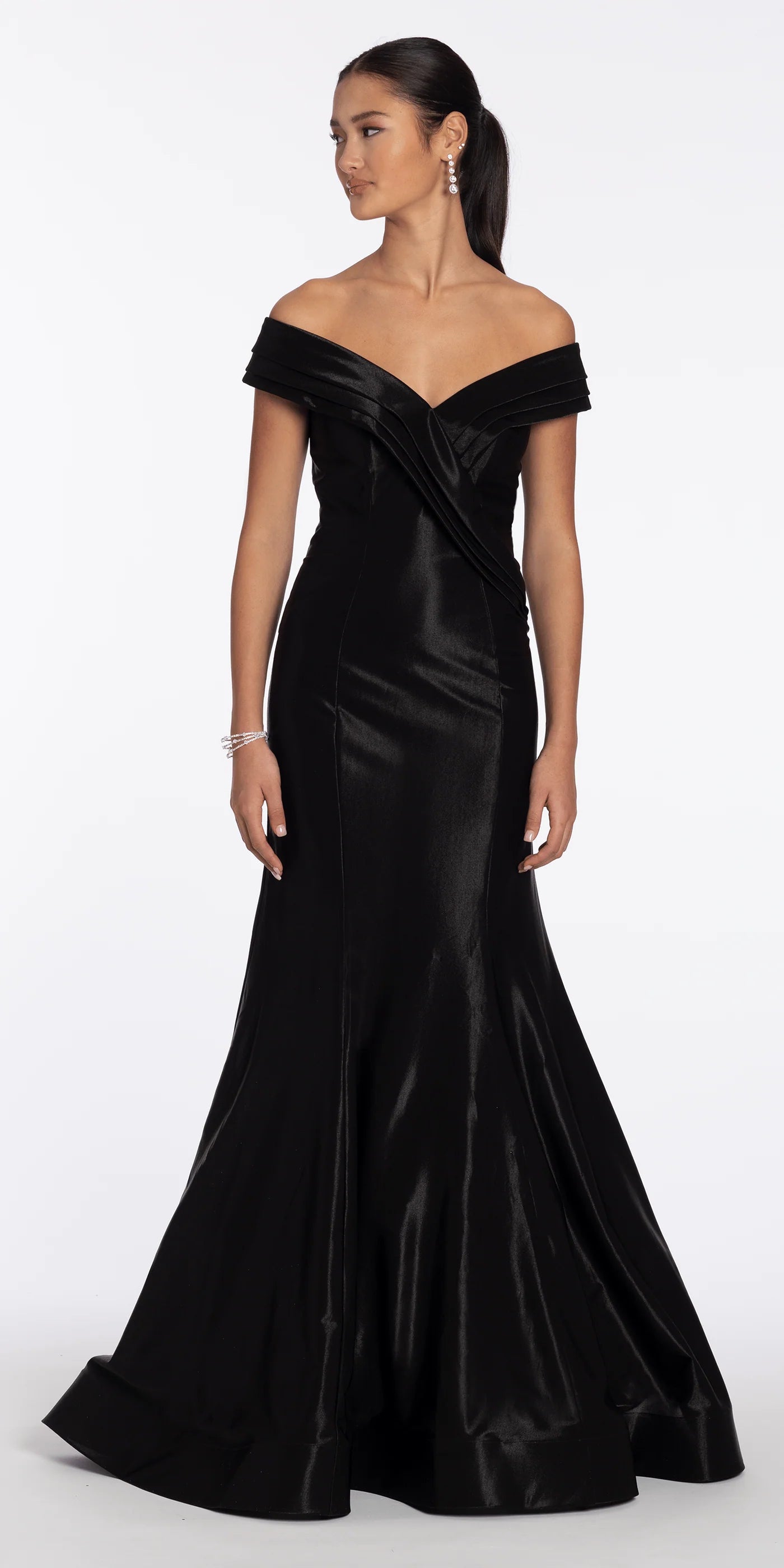 Elegant Evening Dress with Off-the-Shoulder Neckline, Draped Bodice and Mermaid Train