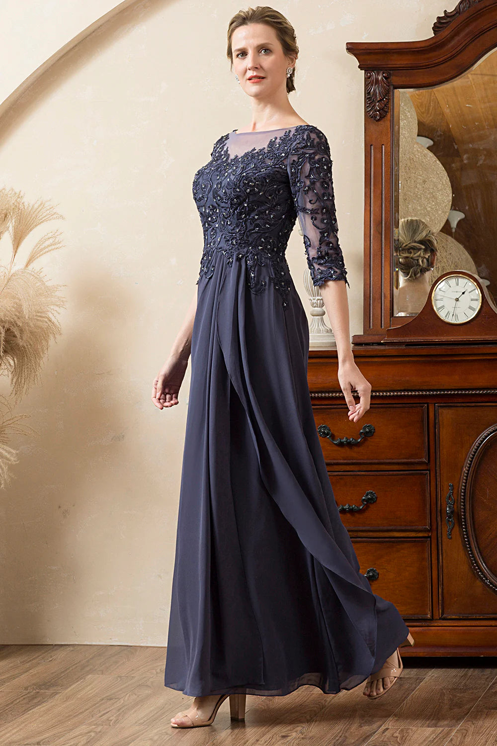 Elegant Fitted A-Line Round Neck 3/4 Sleeve Back Zipper Floor-Length Mother of the Bride Dresses