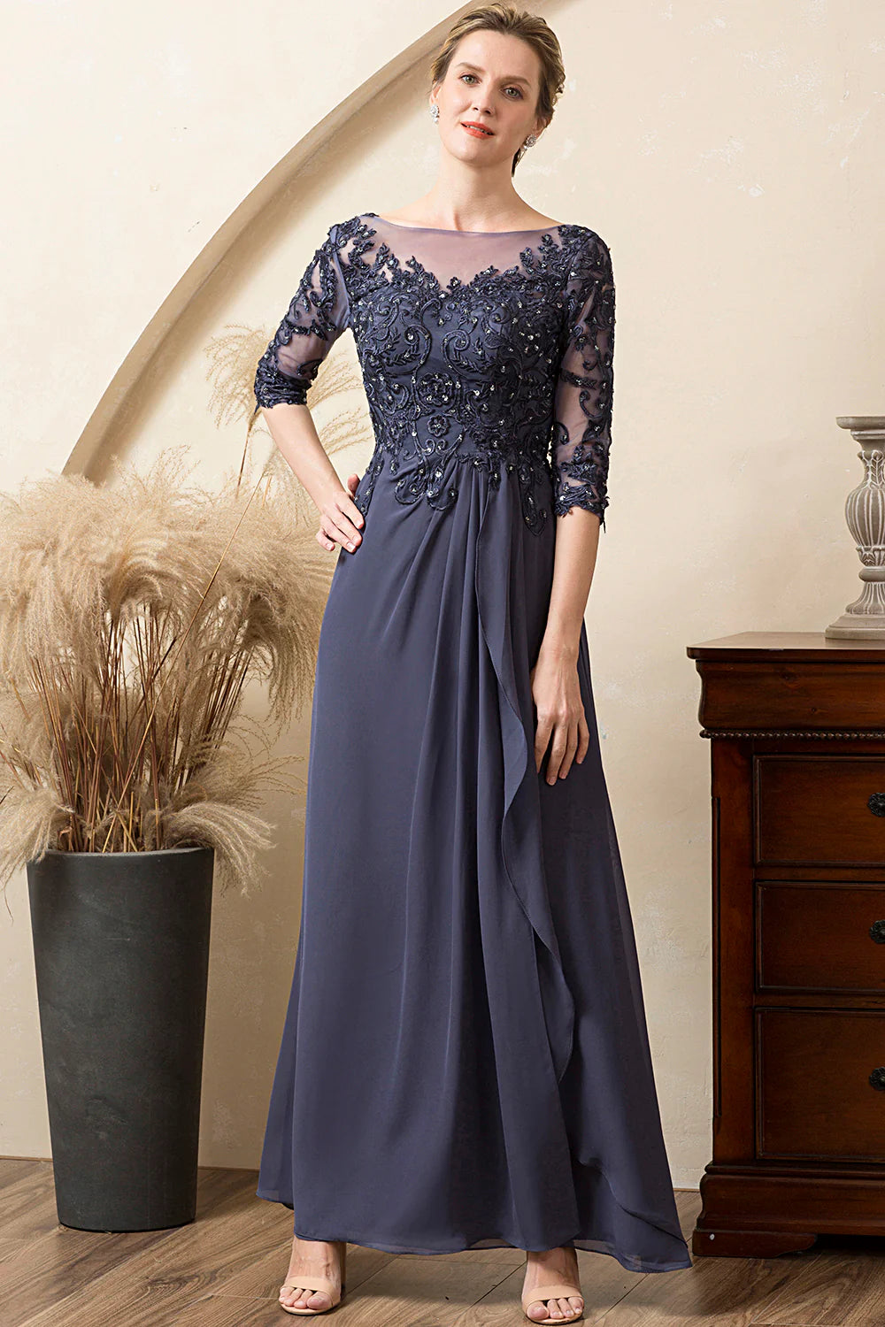 Elegant Fitted A-Line Round Neck 3/4 Sleeve Back Zipper Floor-Length Mother of the Bride Dresses