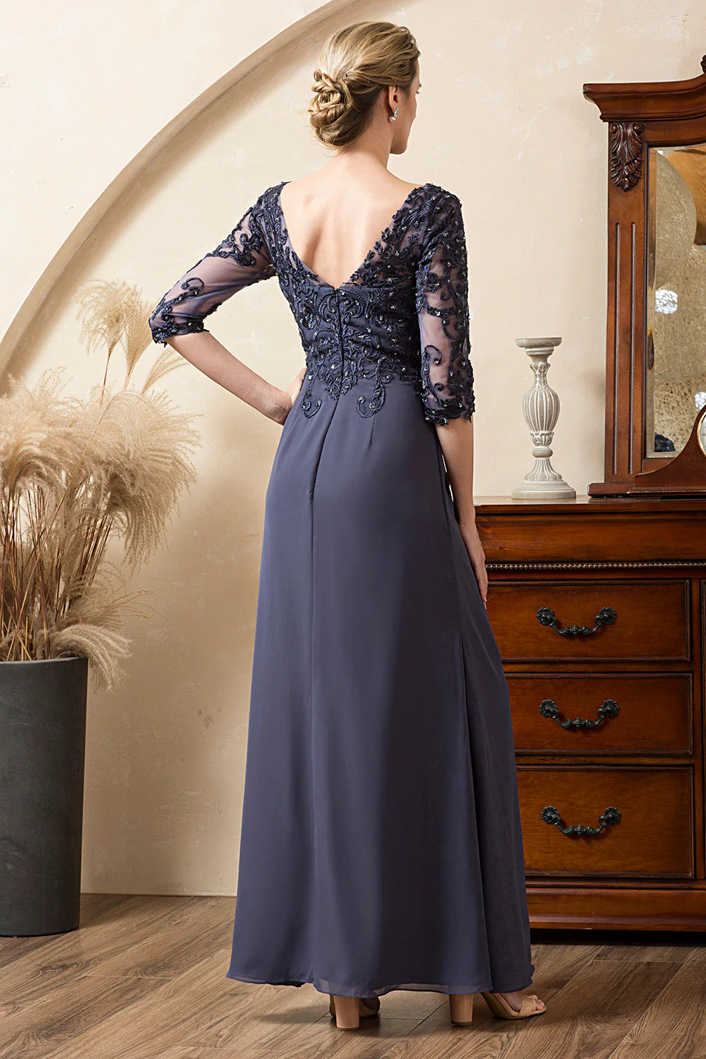 Elegant Fitted A-Line Round Neck 3/4 Sleeve Back Zipper Floor-Length Mother of the Bride Dresses