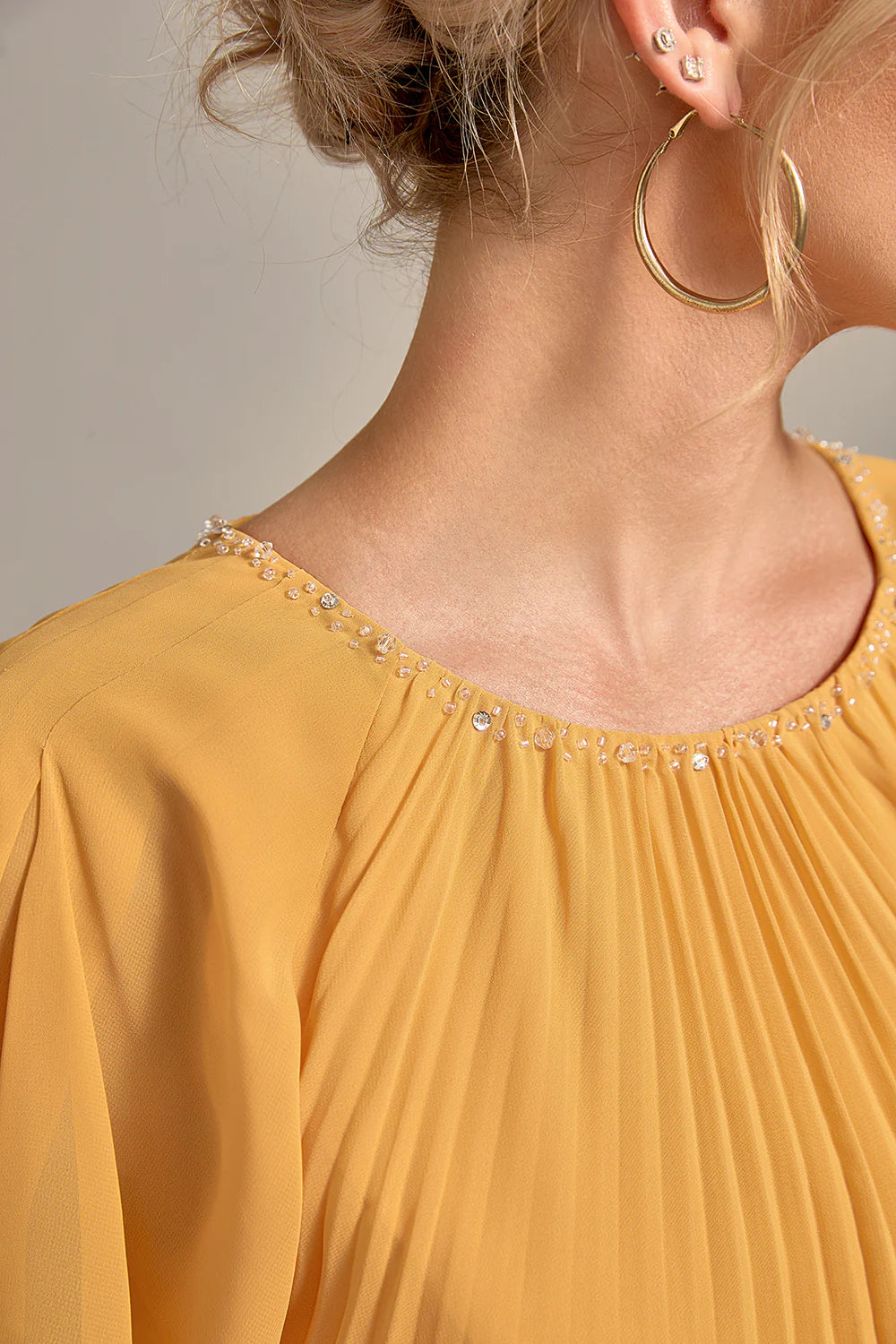 Elegant Fitted A-Line Round Neck Short Sleeve Back Zipper Floor-Length Mother of the Bride Dresses