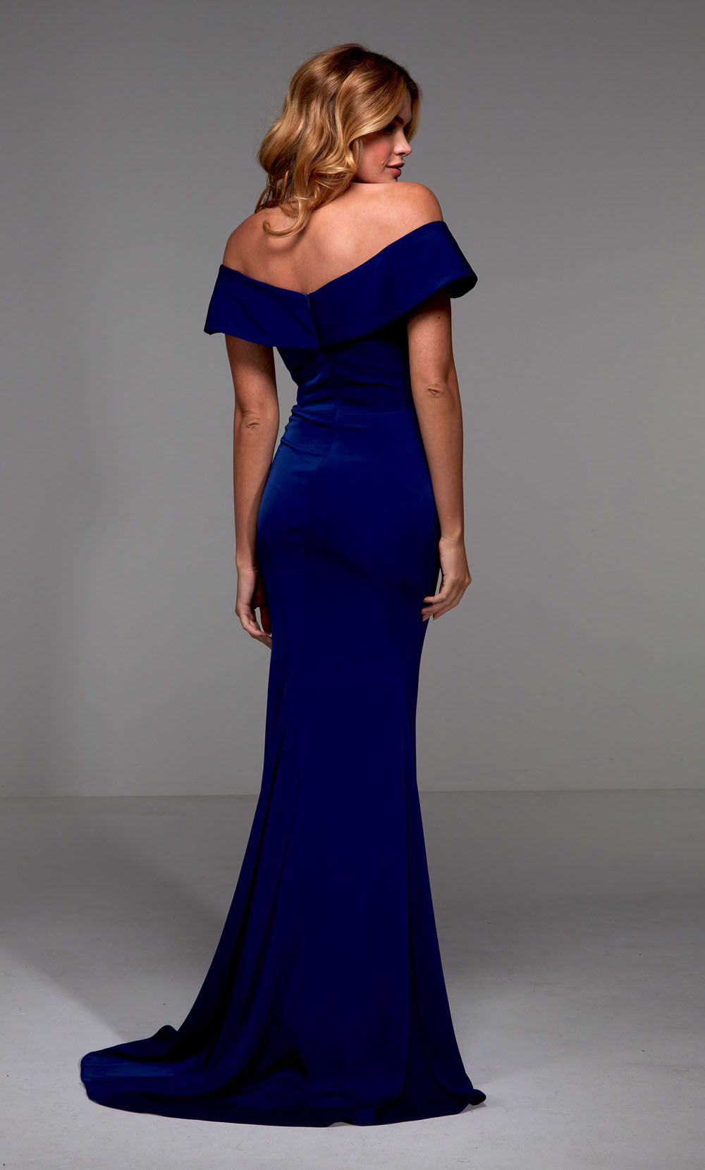 Elegant Mermaid Off-the-Shoulder Sweetheart Straight-Back Floor-Length Mother of the Bride Dress